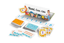 Carica l'immagine nel visualizzatore di Gallery, Clementoni - Nomi Cose e Città, Gioco da Tavolo con 29 Carte Categoria, per Bambini dai 7 Anni in Su e Tutta la Famiglia, 2-6 Giocatori, Idea Regalo Made in Italy, Lingua Italiana, 16634