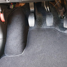 Carica l'immagine nel visualizzatore di Gallery, ESSE2EMME Tappetino Auto Protettivo per Pedana Poggiapiede in Moquette | Compatibile con Fiat Panda II (169) 2003>2012 |