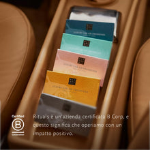 Carica l'immagine nel visualizzatore di Gallery, RITUALS Hammam Deodorante per auto – Deodorante per auto con supporto in legno – con note di eucalipto e rosmarino – 6 g