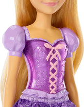 Carica l'immagine nel visualizzatore di Gallery, Mattel Disney Princess - Rapunzel bambola vestita alla moda con capi e accessori scintillanti ispirati al film, giocattolo per bambini, 3+ Anni, HLW03