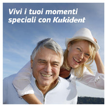 Carica l'immagine nel visualizzatore di Gallery, Kukident Complete Crema Adesiva per Protesi Dentali Totali e Parziali, Tenuta Forte, Sapore Fresco. Confezione da 3x35g
