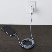Carica l'immagine nel visualizzatore di Gallery, Amazon Basics Cavo di ricarica USB-C a Lightning, certificato MFi, in nylon intrecciato, per iPhone 13/12/11/X/XS/XR/8, 