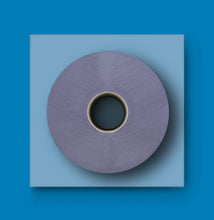 Carica l'immagine nel visualizzatore di Gallery, AmazonCommercial Carta Assorbente Multiuso XL, rotolo a estrazione centrale a 2 veli, blu, carta, 6 rotoli (1 confezione