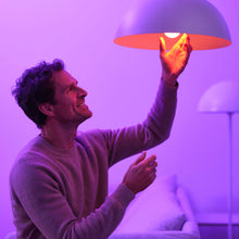 Carica l'immagine nel visualizzatore di Gallery, Trust B22 Lampadina Smart LED Bianca e Multicolore, 2 Pezzi