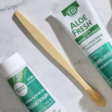 Carica l'immagine nel visualizzatore di Gallery, ESI - Aloe Fresh Menta Crystal, Dentifricio con Menta e Xilitolo, Aiuta a Prevenire Carie e Gengiviti, Dona una Piacevol