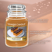 Carica l'immagine nel visualizzatore di Gallery, Yankee Candle Candela profumata | Candela in giara grande della Caramello Salato | Candele a lunga combustione: fino a 1