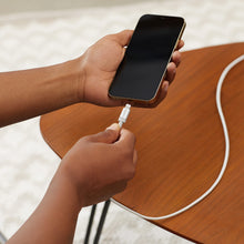 Carica l'immagine nel visualizzatore di Gallery, Amazon Basics Cavo di ricarica Lightning a USB-A, certificato MFi, in nylon intrecciato, per iPhone, argento, 0.9 m