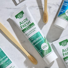 Carica l'immagine nel visualizzatore di Gallery, ESI - Aloe Fresh Menta Crystal, Dentifricio con Menta e Xilitolo, Aiuta a Prevenire Carie e Gengiviti, Dona una Piacevol