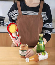 Carica l'immagine nel visualizzatore di Gallery, IPEA Apribarattoli Multifunzione per Aprire Barattoli, Lattine e Tappi a Vite - Apriscatole Multiuso in Plastica da Cuci