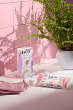 Carica l'immagine nel visualizzatore di Gallery, Lycia, Strisce Depilatorie Viso per Pelle Sensibile con Estratto di Calendula Lenitivo ed Emolliente, Senza Profumo, Col
