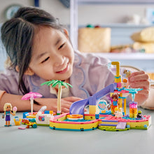 Carica l'immagine nel visualizzatore di Gallery, LEGO Friends Divertente giornata al parco acquatico 42676