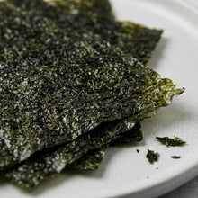 Carica l'immagine nel visualizzatore di Gallery, Emma Basic - Premium Sushi Nori 40 fogli interi | Giovane e croccante | Ricco di proteine | Ad alto contenuto di fibre
