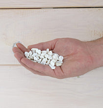 Carica l'immagine nel visualizzatore di Gallery, Ghiaia Bianco 1,8Kg - Sassolini Decorativi (9-12 mm)