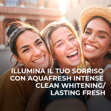 Carica l'immagine nel visualizzatore di Gallery, Aquafresh Intense Clean Whitening, Dentifricio Sbiancante, 12 x 75 ml
