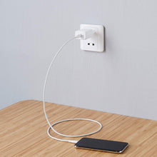 Carica l'immagine nel visualizzatore di Gallery, Amazon Basics Caricatore da parete con 1 porta, USB C ,da 20 W, non-GaN, spina del europea, Bianco, 2.76 x 8.3 x 4.39 cm