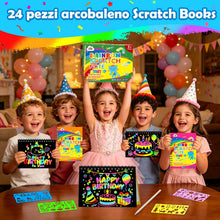 Carica l'immagine nel visualizzatore di Gallery, ZMLM 24 Scratch Art Bambini Set of Scratch Books + 24 Stencil + 24 Penne in Legno - Pensierini Gadget Compleanno Bambini