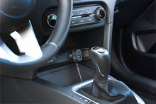 Carica l'immagine nel visualizzatore di Gallery, Cellularline - Caricabatterie da Auto per Accendisigari 12/24V- Ricarica Veloce 44W - 2 porte USB - 1 Porta USB C
