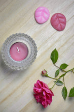 Carica l'immagine nel visualizzatore di Gallery, Lumini Profumate, 60 Unità Tealight Candele Colore Rosso Lumini Aromatiche - Profumo di Frutti di Bosco