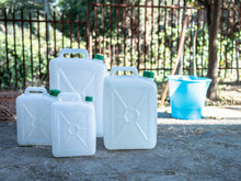 Carica l'immagine nel visualizzatore di Gallery, Ecoplast | Tanica Trasparente in plastica da 5 Litri – Resistente e Pratica. Ideale per la conservazione e Il Trasporto 