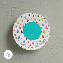 Carica l'immagine nel visualizzatore di Gallery, Legami - Vivavoce e Speaker Wireless Resistente all'Acqua, Singing in the Shower, After Rain, con Ventosa Removibile, Mi