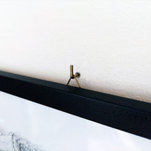 Carica l'immagine nel visualizzatore di Gallery, Fischer 10 Ganci Appendi Quadri Ottonati con Tassellini 4mm e Clip di Fissaggio, Installazione Pulita su Muro per Cornic