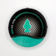 Carica l'immagine nel visualizzatore di Gallery, Arbre Magique POP, Profumatore Auto Solido, Fragranza Ice Pine, Profumazione Calda e Rilassante, Durata Fino a 30 Giorni