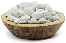Carica l'immagine nel visualizzatore di Gallery, Ghiaia Bianco 1,8Kg - Sassolini Decorativi (9-12 mm)