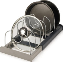 Carica l'immagine nel visualizzatore di Gallery, Joseph Joseph DrawerStore Expanding Cookware Organizer, contenitore salvaspazio per coperchi di pentole e teglie da forno - Grigio