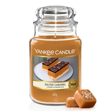 Carica l'immagine nel visualizzatore di Gallery, Yankee Candle Candela profumata | Candela in giara grande della Caramello Salato | Candele a lunga combustione: fino a 1