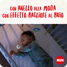 Carica l'immagine nel visualizzatore di Gallery, NUK Star Day &amp; Night ciuccio | 18-36 mesi | Calma il 99% dei bambini | Succhietti in silicone senza BPA | Glow-In-The-Da