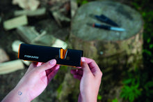 Carica l'immagine nel visualizzatore di Gallery, Fiskars GG120740 Affilalama Xsharp