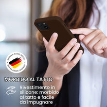 Carica l'immagine nel visualizzatore di Gallery, kwmobile Cover per iPhone 13 Custodia - Back Case per Smartphone in Silicone TPU - Protezione Gommata - cioccolato fonde