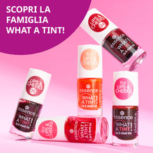 Carica l'immagine nel visualizzatore di Gallery, essence WHAT A TINT! tinta labbra e guance lunga durata idratante (4,9 ml)
