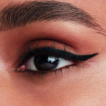 Carica l'immagine nel visualizzatore di Gallery, Maybelline New York Hyper Precise Eyeliner in Penna, Tratto Ultra-Sottile, Colore Ultra-Intenso a Lunga Tenuta, Black