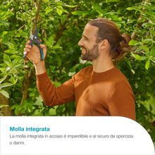 Carica l'immagine nel visualizzatore di Gallery, Gardena Forbici da giardino PremiumCut Pro, taglio bypass, per legno fresco, diametro di taglio 24 mm, impugnature ergon