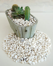 Carica l'immagine nel visualizzatore di Gallery, Ghiaia Bianco 1,8Kg - Sassolini Decorativi (9-12 mm)