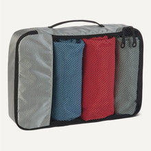 Carica l'immagine nel visualizzatore di Gallery, Amazon Essentials, Set di 4 Packing Cube, Accessori da Viaggio, Organizer per Bagagli con Doppia Cerniera, Parte Superiore in Rete, 100% Poliestere, Medium, Grigio (in Precedenza Amazon Basics)