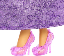 Carica l'immagine nel visualizzatore di Gallery, Mattel Disney Princess - Rapunzel bambola vestita alla moda con capi e accessori scintillanti ispirati al film, giocattolo per bambini, 3+ Anni, HLW03