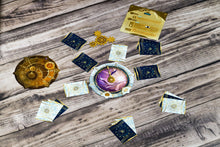 Carica l'immagine nel visualizzatore di Gallery, Asmodee – Take Time – Gioco da Tavolo di Deduzione