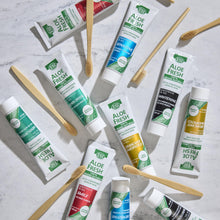 Carica l'immagine nel visualizzatore di Gallery, ESI - Aloe Fresh Menta Crystal, Dentifricio con Menta e Xilitolo, Aiuta a Prevenire Carie e Gengiviti, Dona una Piacevol
