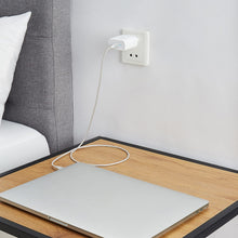 Carica l'immagine nel visualizzatore di Gallery, Amazon Basics Caricabatterie USB-C da parete a 1 porta da 65 W, GaN, per laptop, tablet e telefoni cellulari con aliment