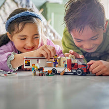 Carica l'immagine nel visualizzatore di Gallery, LEGO City Camper van delle vacanze d’avventura 60454