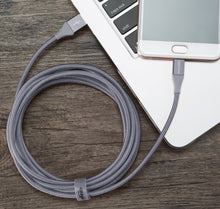 Carica l'immagine nel visualizzatore di Gallery, Amazon Basics Cavo da USB 2.0 USB-A a Micro USB, in nylon a doppio intreccio , 3 m,Grigio scuro