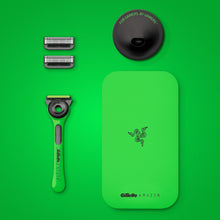 Carica l'immagine nel visualizzatore di Gallery, Gillette Labs Rasoio Barba Manuale, 2 Lamette Gillette da Barba di Ricambio, Base Magnetica e Barra Integrata Elimina Im
