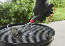Carica l'immagine nel visualizzatore di Gallery, Weber Spazzola triangolare per barbecue, 30 cm