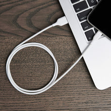 Carica l'immagine nel visualizzatore di Gallery, Amazon Basics Cavo di ricarica USB-A a Lightning, certificato MFi, serie Advanced, per iPhone, bianco, 0.9 m
