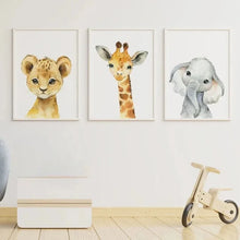Carica l'immagine nel visualizzatore di Gallery, Stampe su tela moderne con elefante e giraffa, set di tre animali, poster da parete, immagine per la decorazione della c