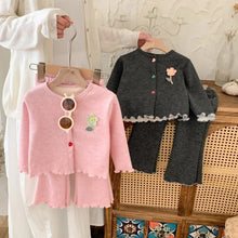 Carica l'immagine nel visualizzatore di Gallery, Bear Leader Versione coreana Set da ragazza in tinta unita Primavera e autunno Nuovo cardigan con decorazione floreale 3