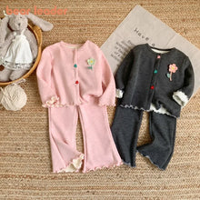 Carica l'immagine nel visualizzatore di Gallery, Bear Leader Versione coreana Set da ragazza in tinta unita Primavera e autunno Nuovo cardigan con decorazione floreale 3