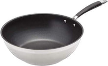 Carica l'immagine nel visualizzatore di Gallery, AmazonBasics - Padella da wok in acciaio INOX, 28 cm